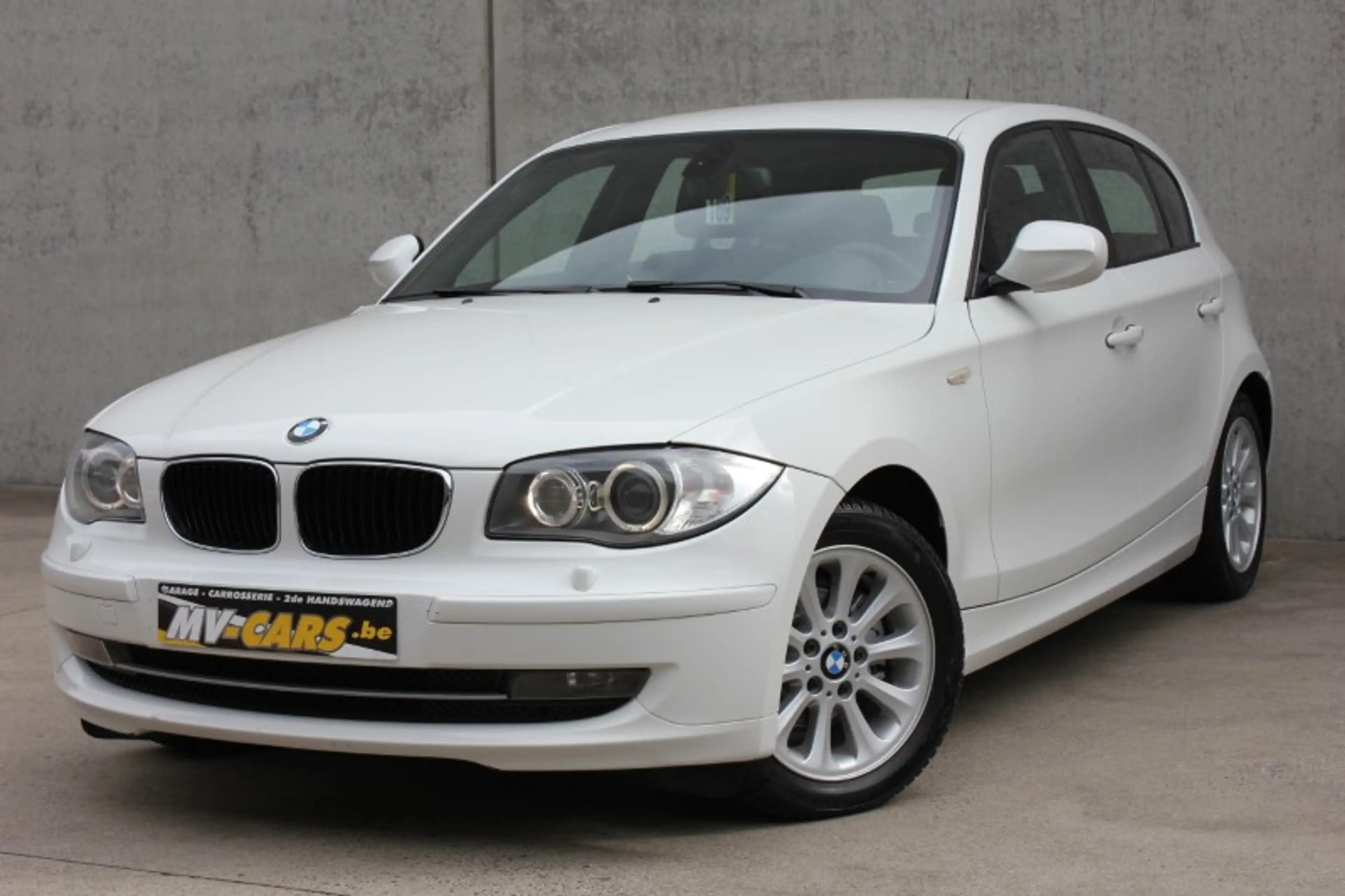 BMW 118 118iA — photo 2