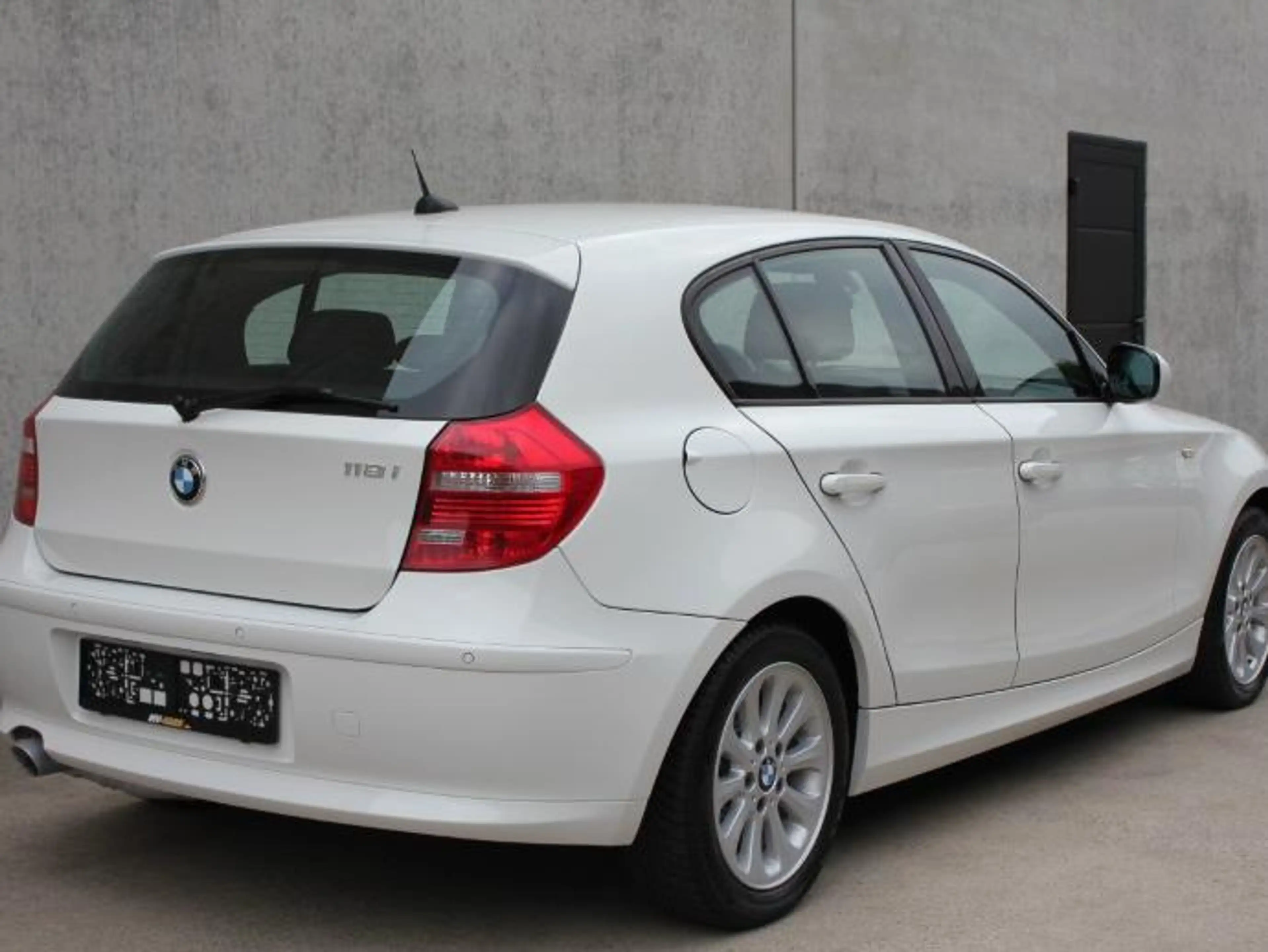 BMW 118 118iA — photo 8