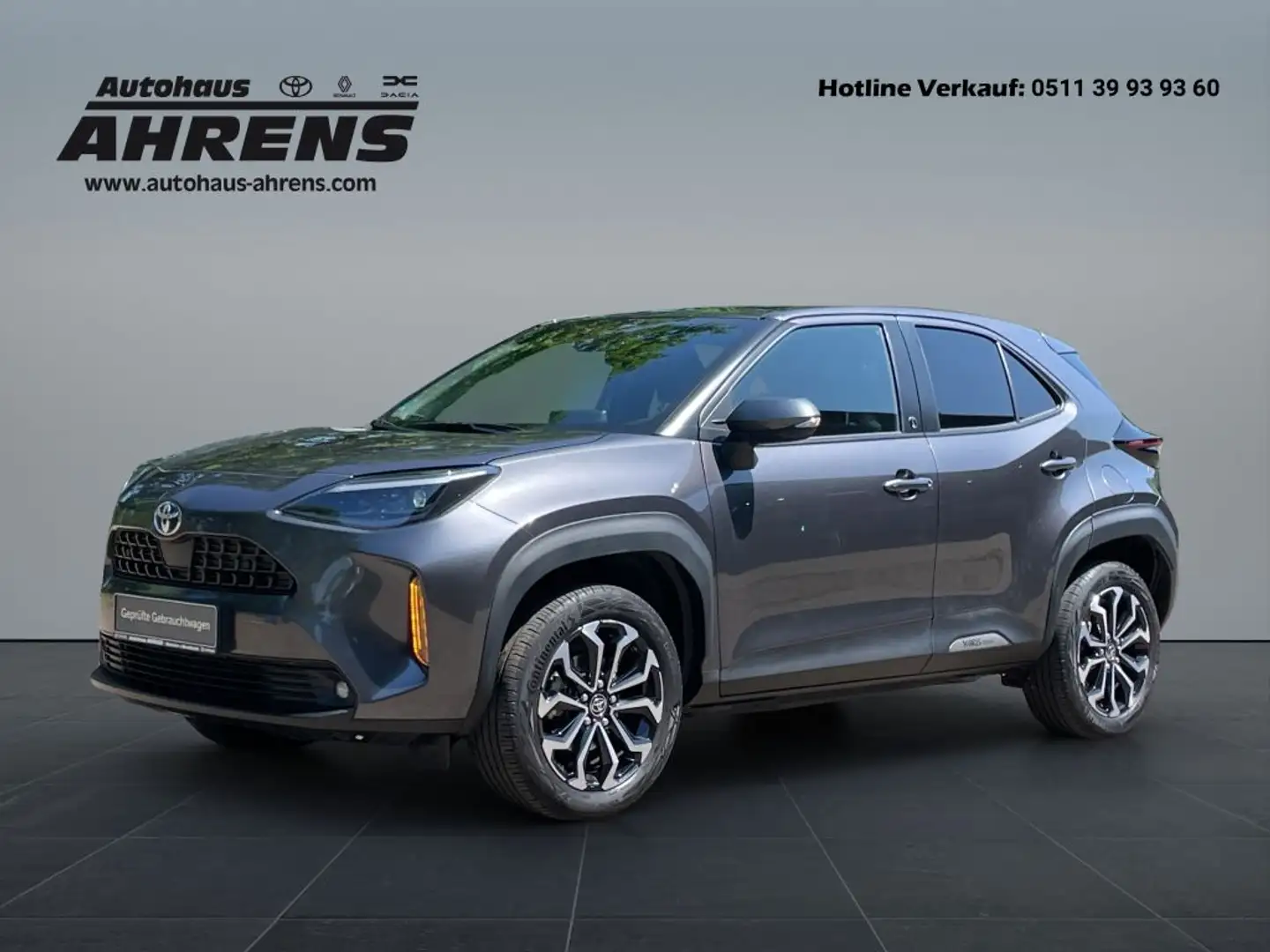 Toyota Yaris Cross Hybrid Team D Cargo Safety SmartConnect Winter Grau - 1