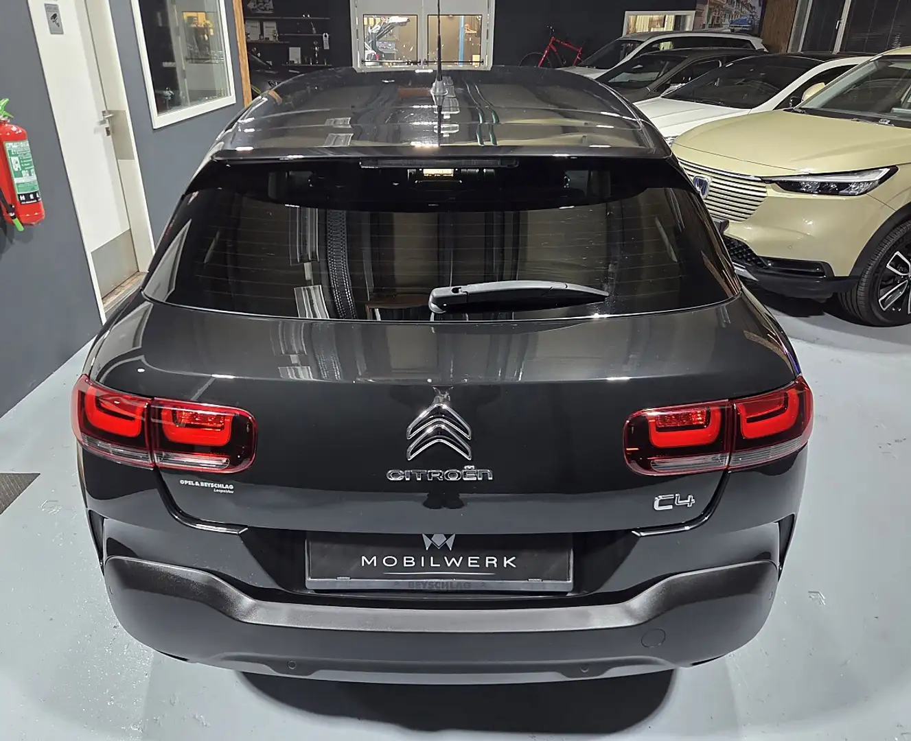 Citroen C4 Cactus PureTech 130 S&S Manuell Shine Grau - 2