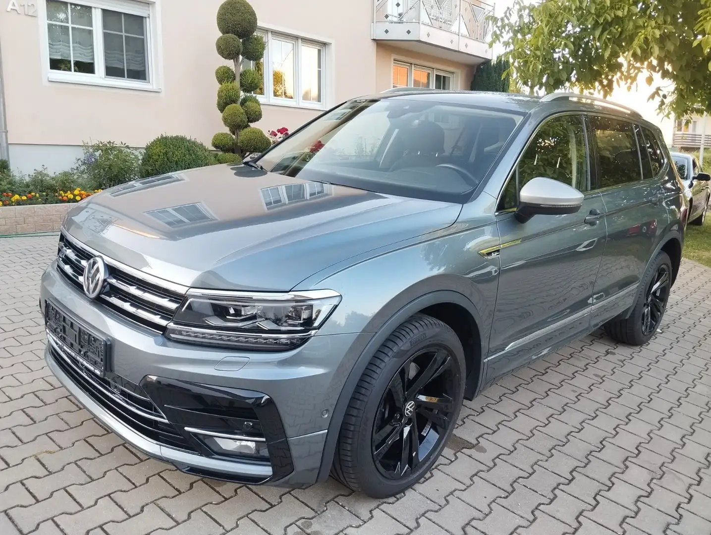 Volkswagen Tiguan Allspace Highline, R-line, 4Motion, AHK Grau - 1