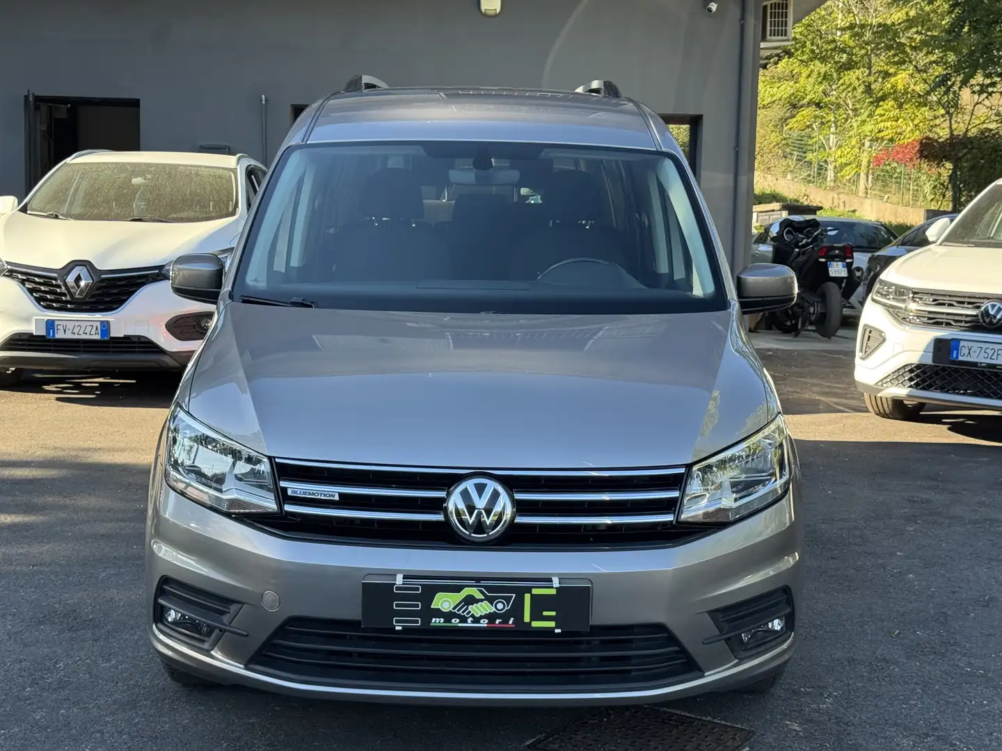 Volkswagen Caddy 1.4 TGI Highline Maxi 7p Oro - 2