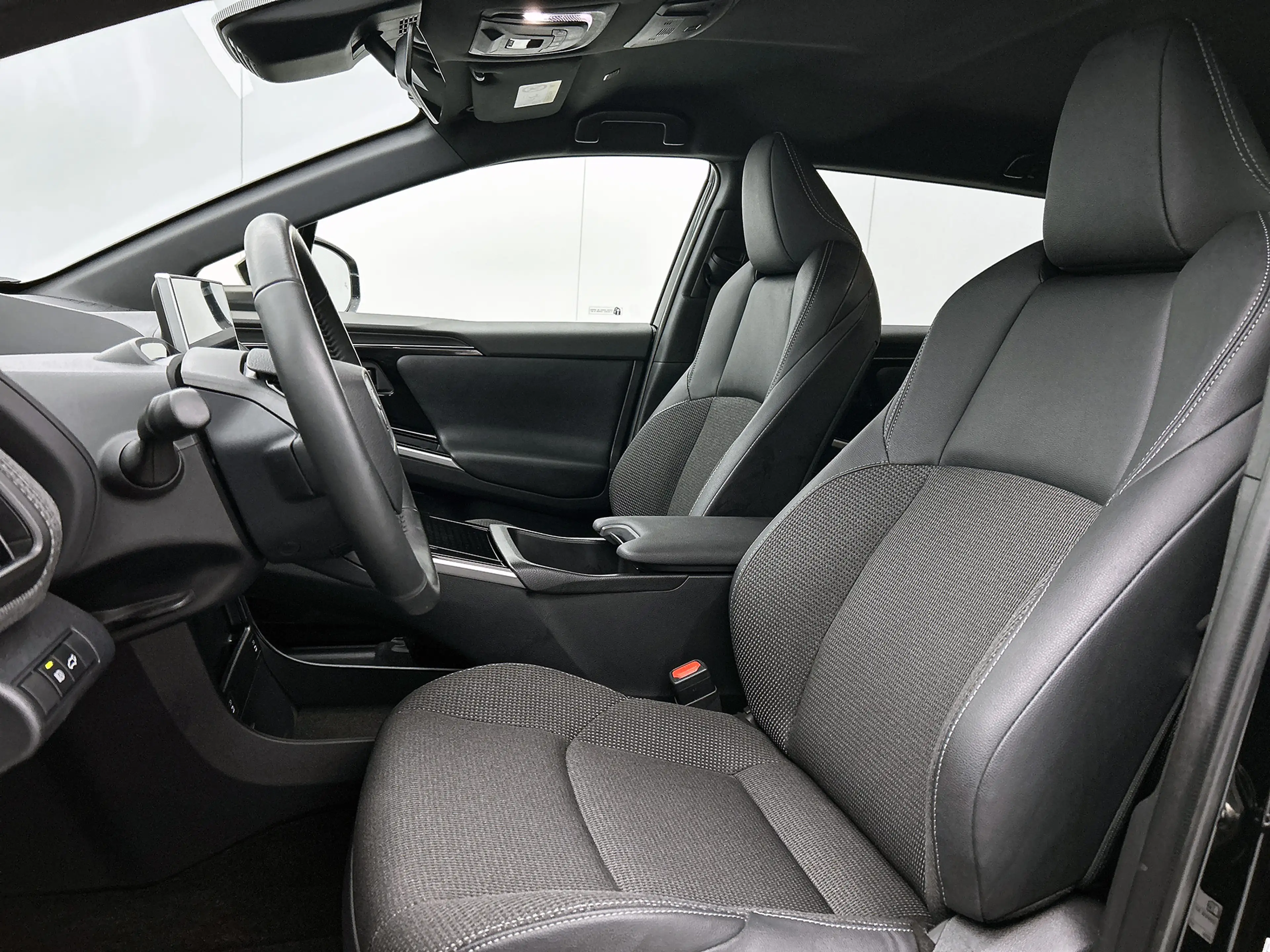 Toyota bZ4X Dynamic 71 kWh | Parkeersensoren V+A | Blindspot | — photo 4