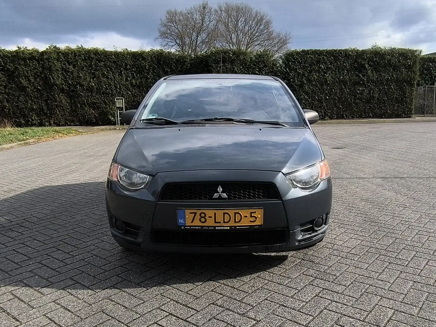 Mitsubishi Colt 1.1 Edition One Šedá - 1