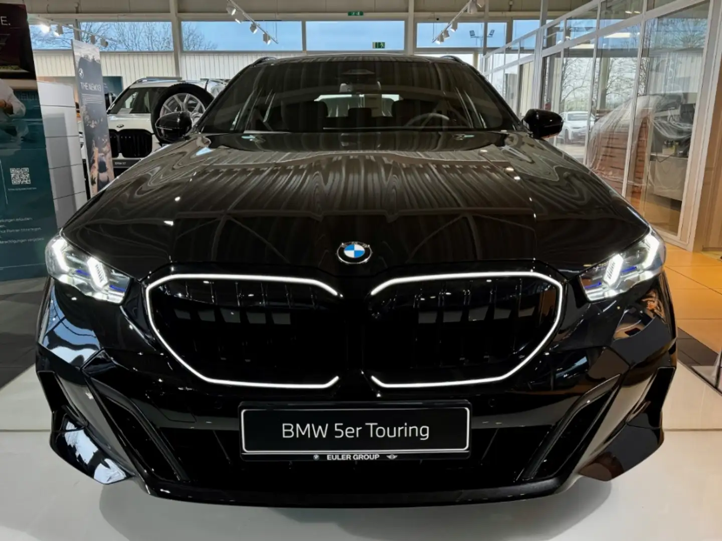 BMW 520 d Tour. M-Sport Travel HUD Navi H&K 360 LED Park.A Schwarz - 2