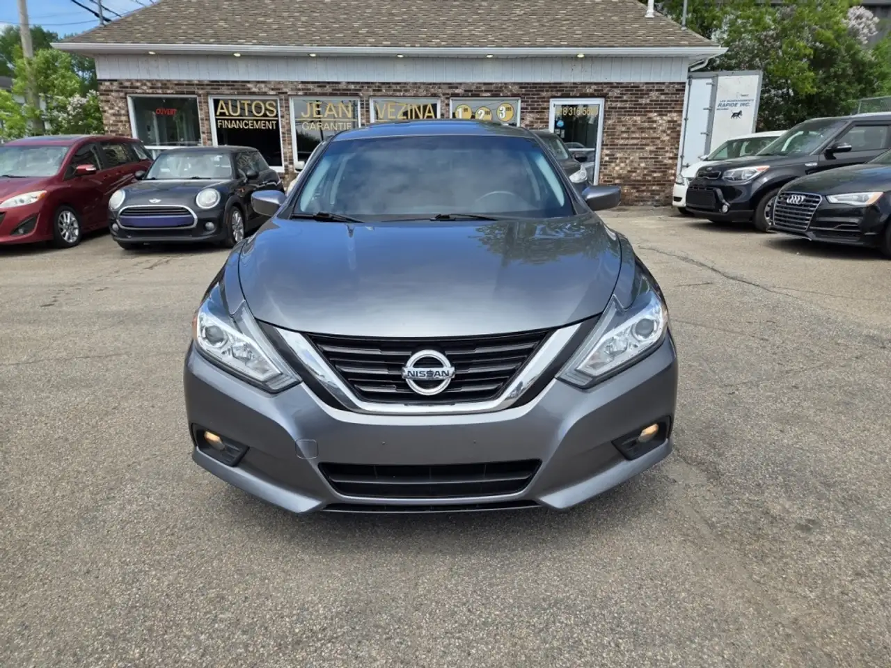 Nissan Altima снимка Nissan Altima