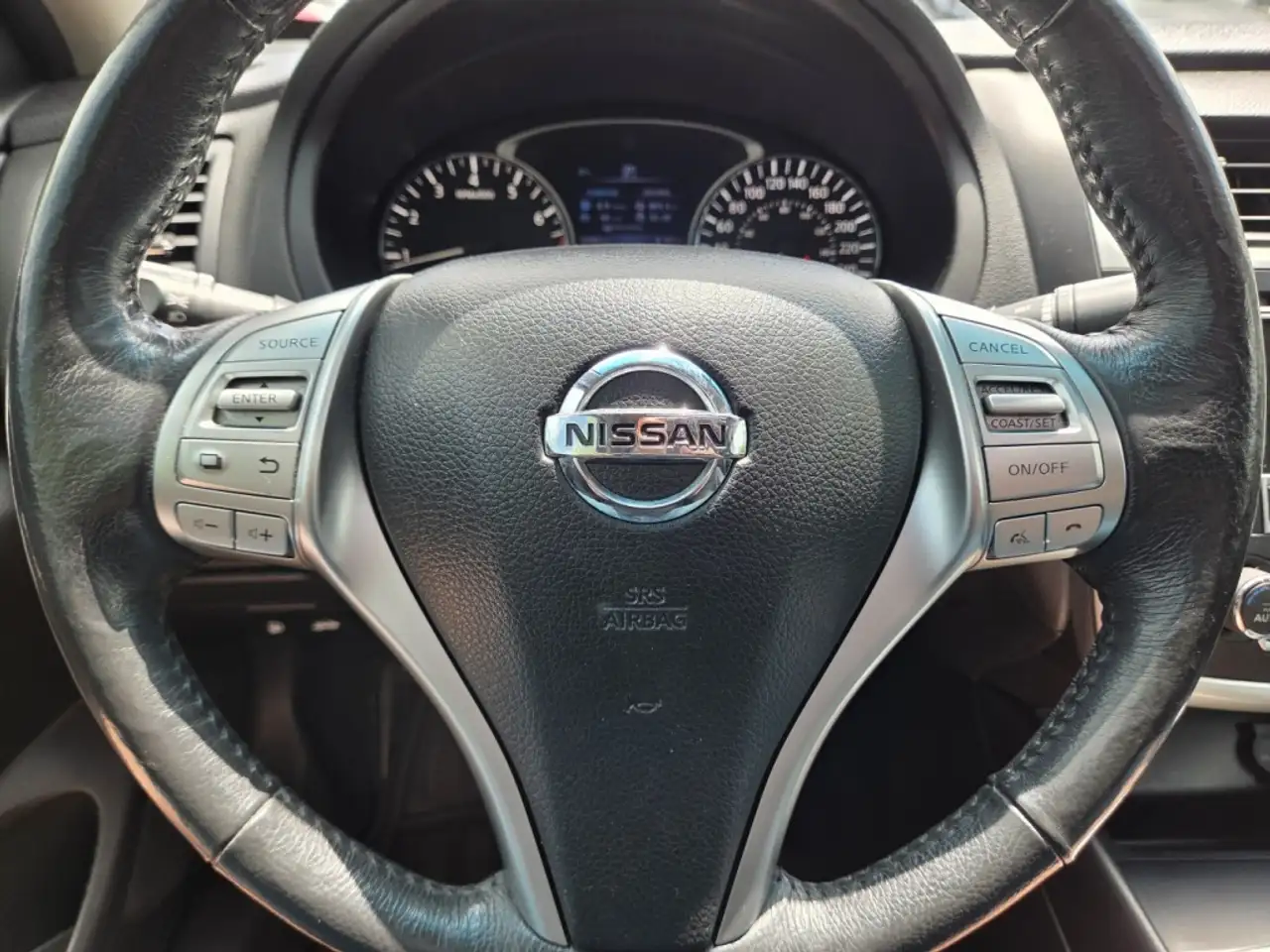 Nissan Altima снимка Nissan Altima
