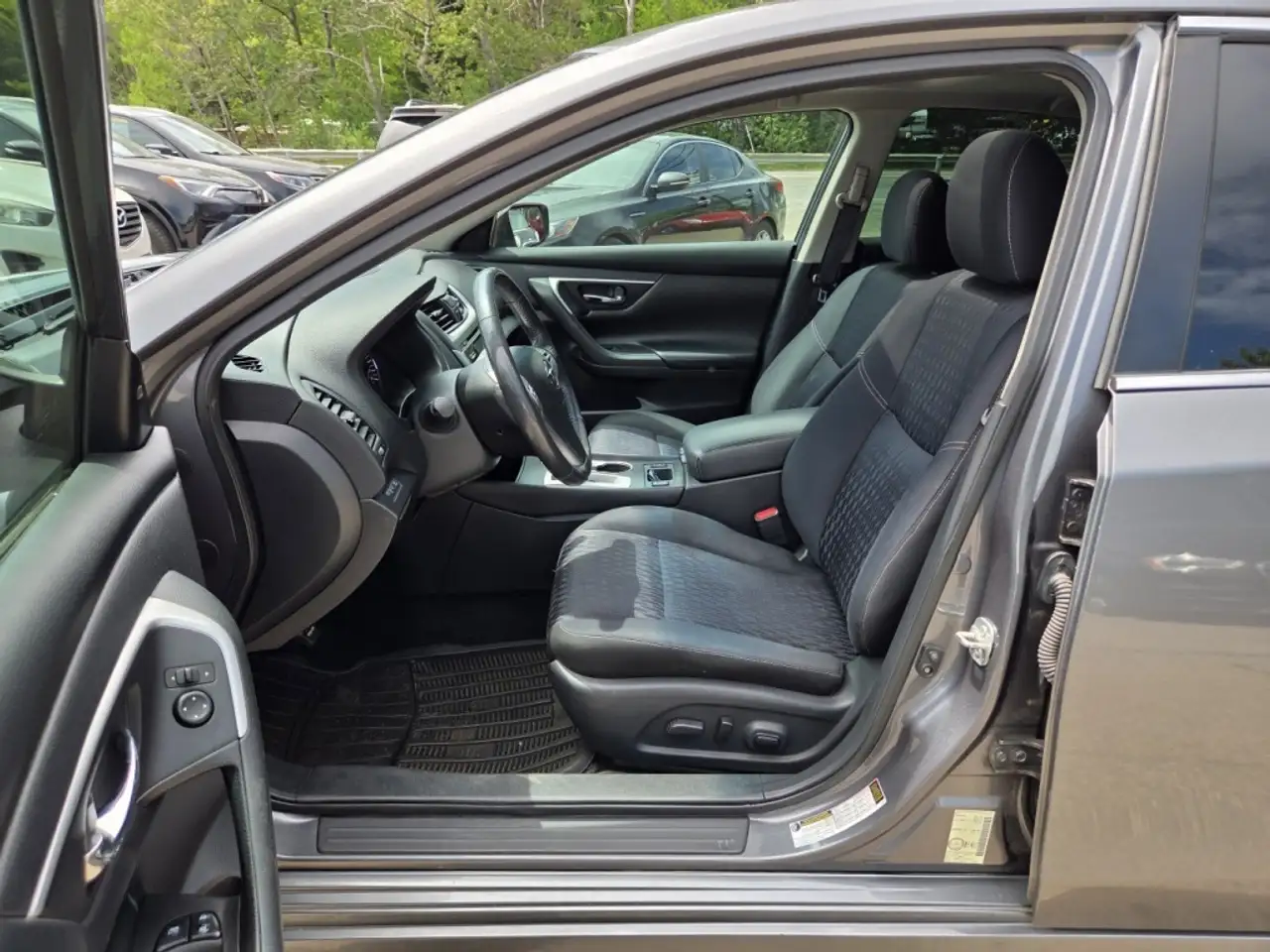 Nissan Altima снимка Nissan Altima