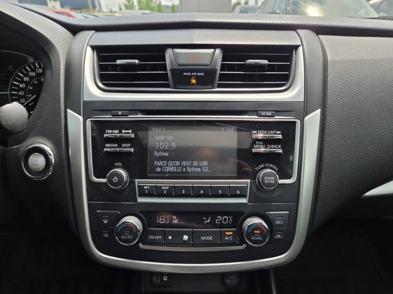 Nissan Altima снимка Nissan Altima