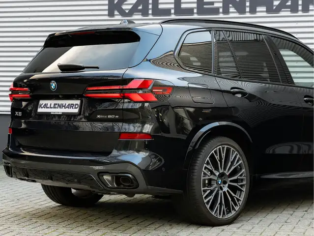 BMW X5 view 11