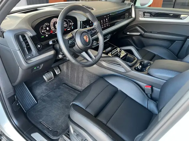 Porsche Cayenne view 4