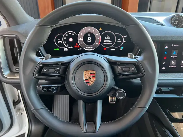 Porsche Cayenne view 9