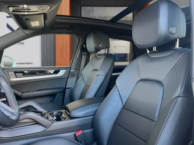 Porsche Cayenne view 6