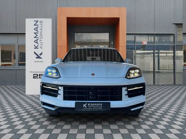 Porsche Cayenne view 2