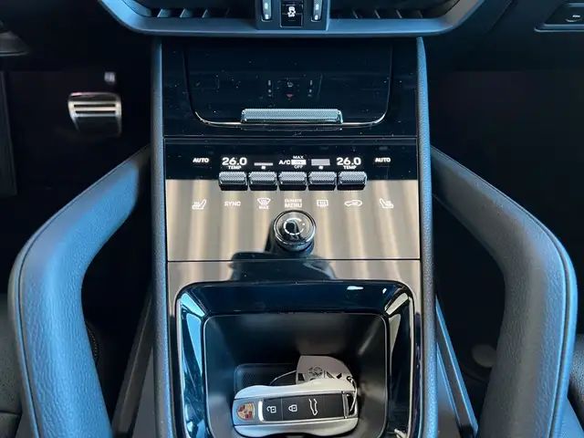 Porsche Cayenne view 8