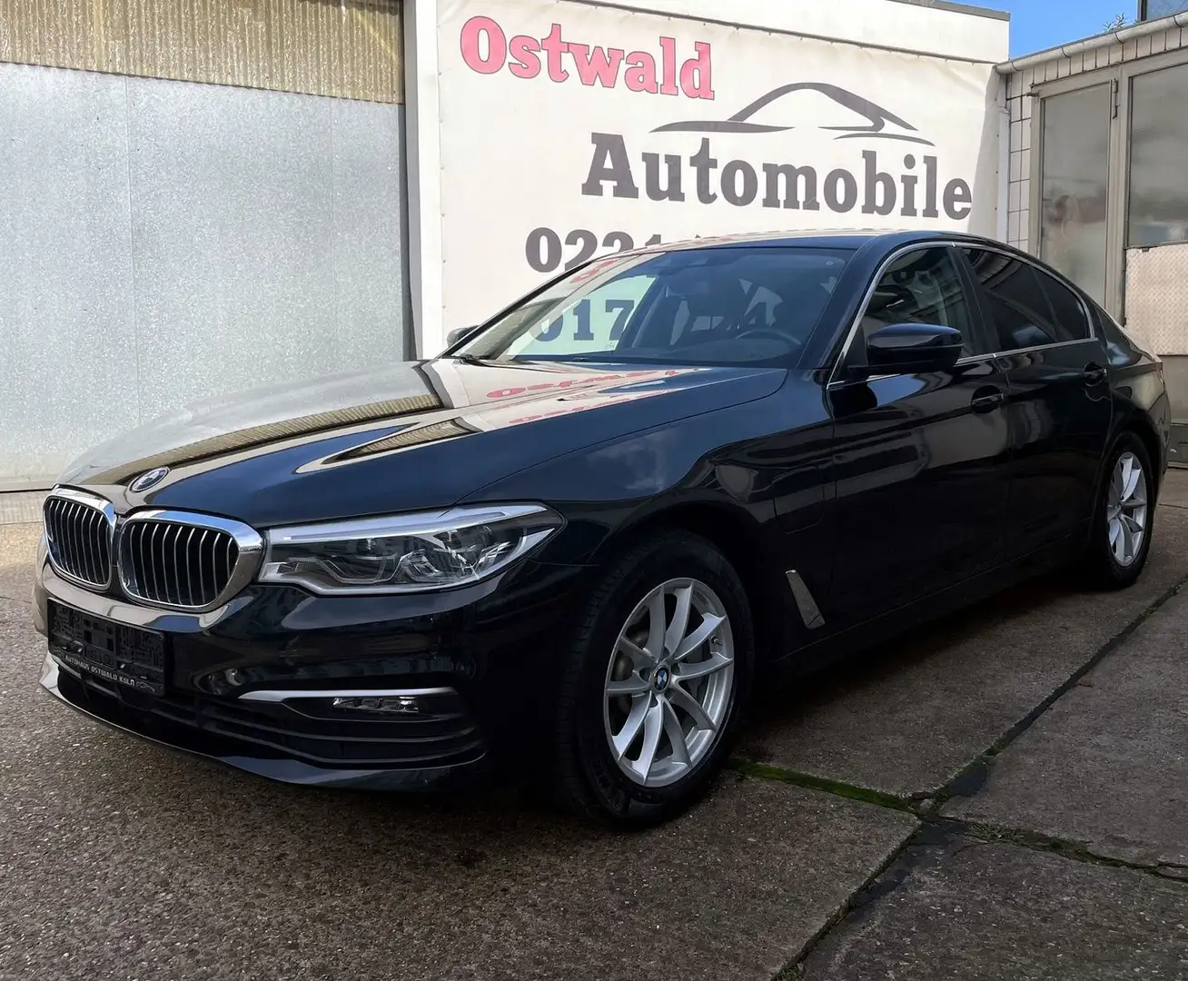 BMW 530 e Hybrid HeadUp Live Cockpit Plus LED ACC Schwarz - 1