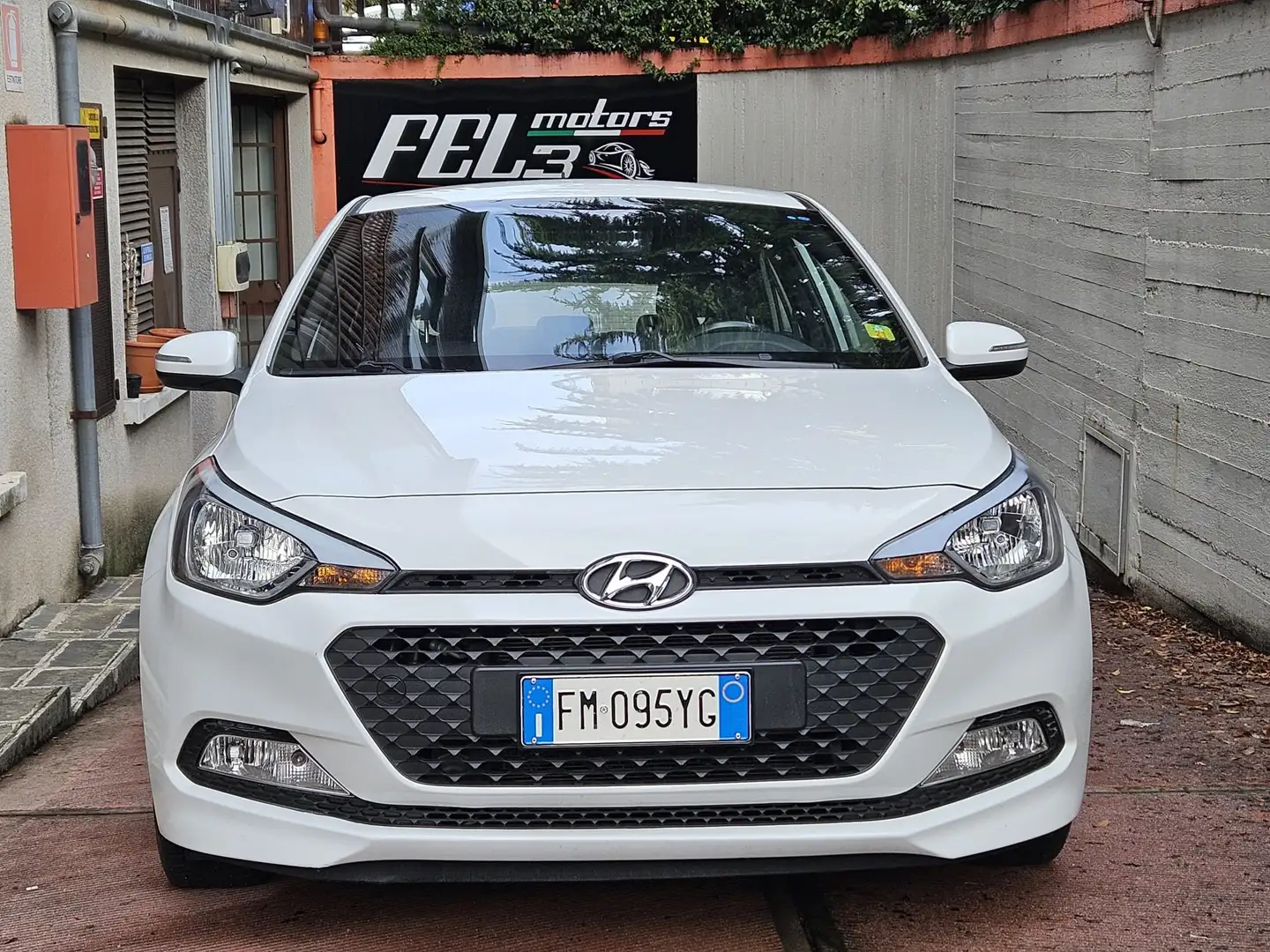 Hyundai i20 i20 5p 1.2 Blackline 84cv Wit - 1