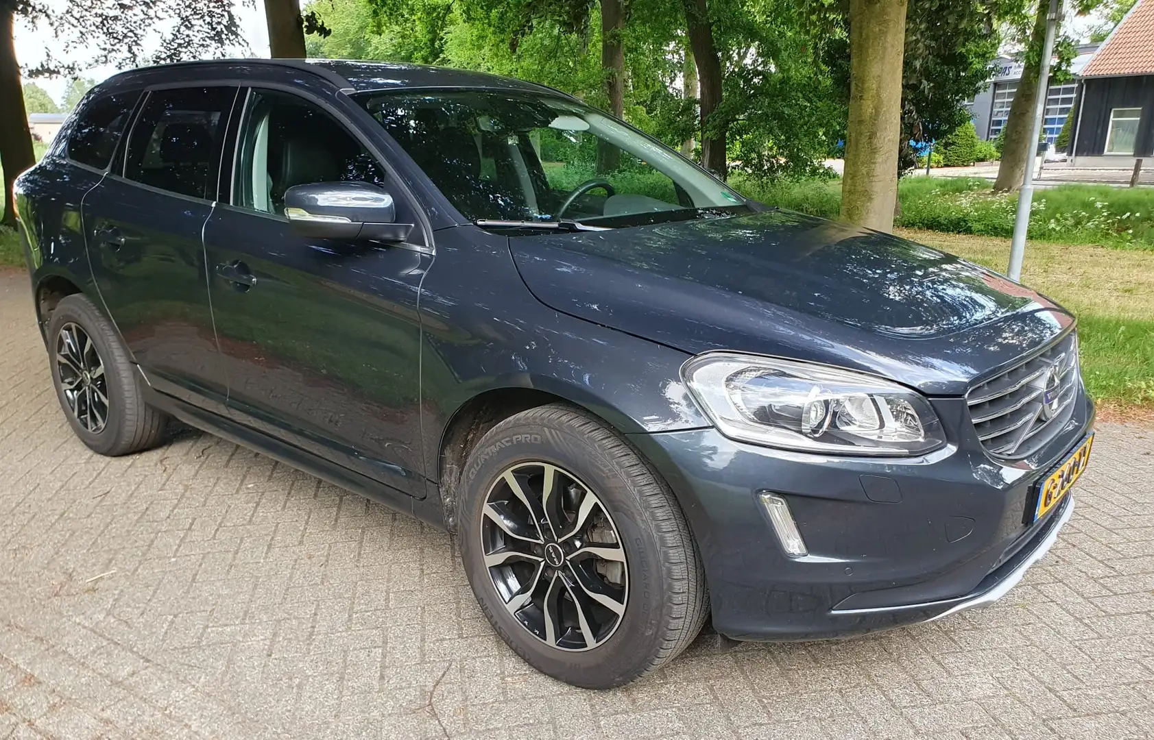 Volvo XC60 Szary - 1