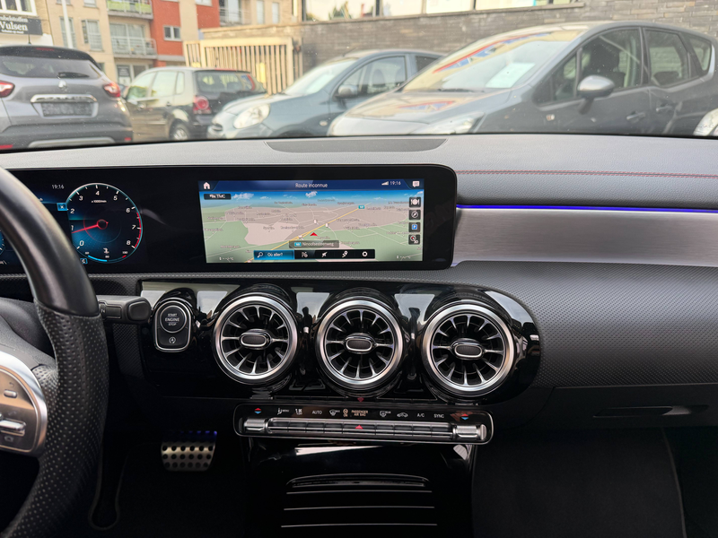 Mercedes-Benz CLA 180 PACK AMG-NAVI-CAMERA-TOIT OUVR-SIEGES CHAUF — photo 10
