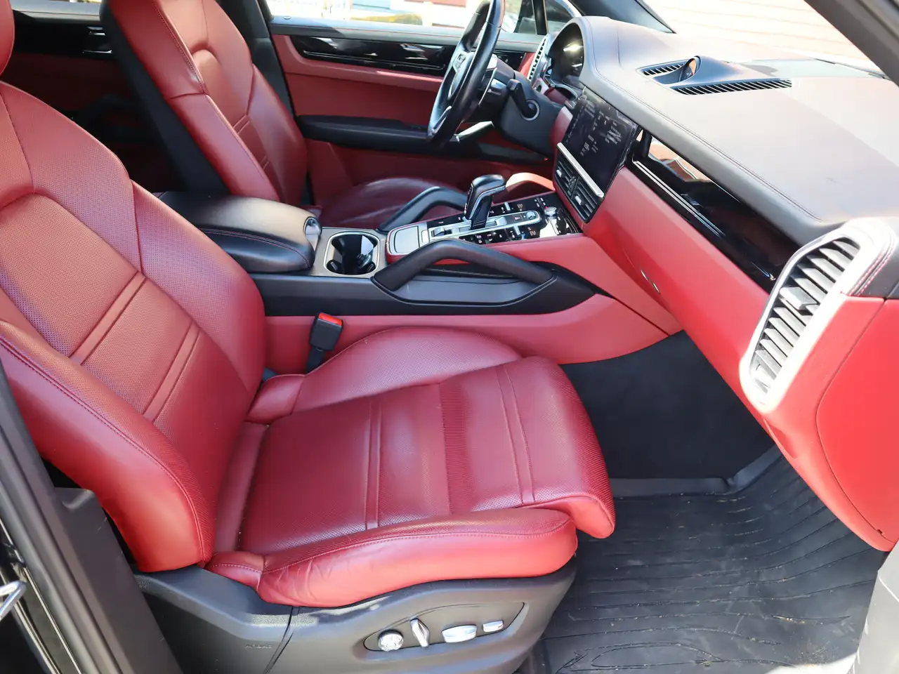 Porsche Cayenne снимка Porsche Cayenne