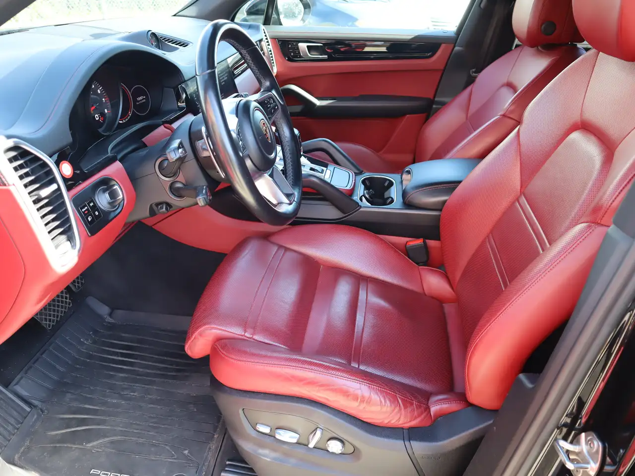 Porsche Cayenne снимка Porsche Cayenne