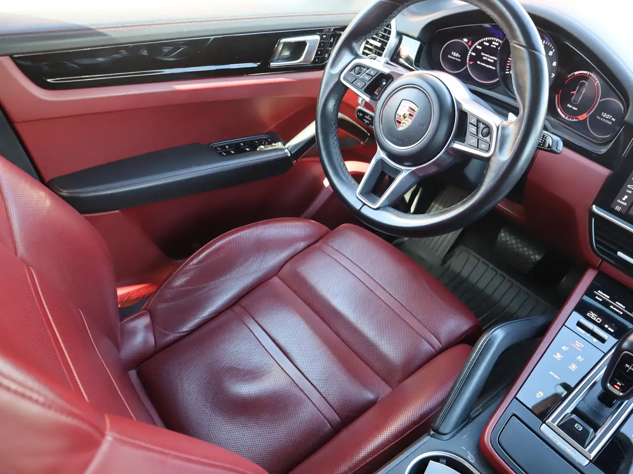 Porsche Cayenne снимка Porsche Cayenne