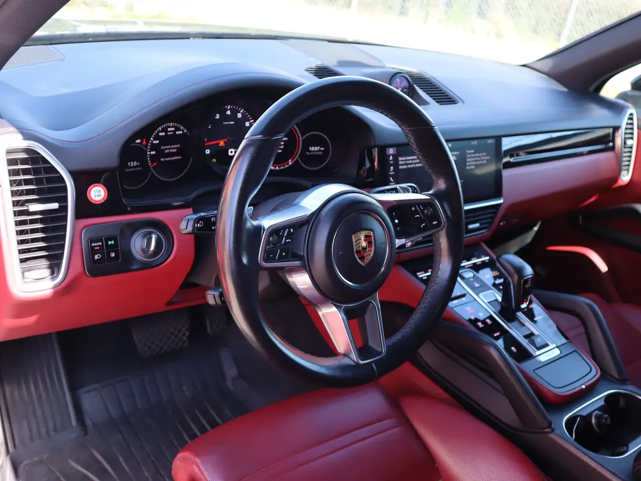 Porsche Cayenne снимка Porsche Cayenne