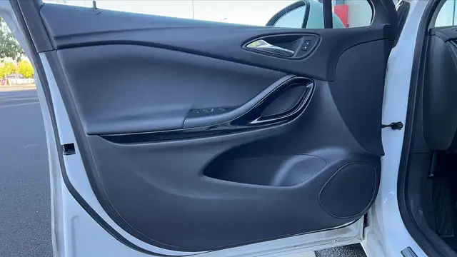 Opel Astra view 7