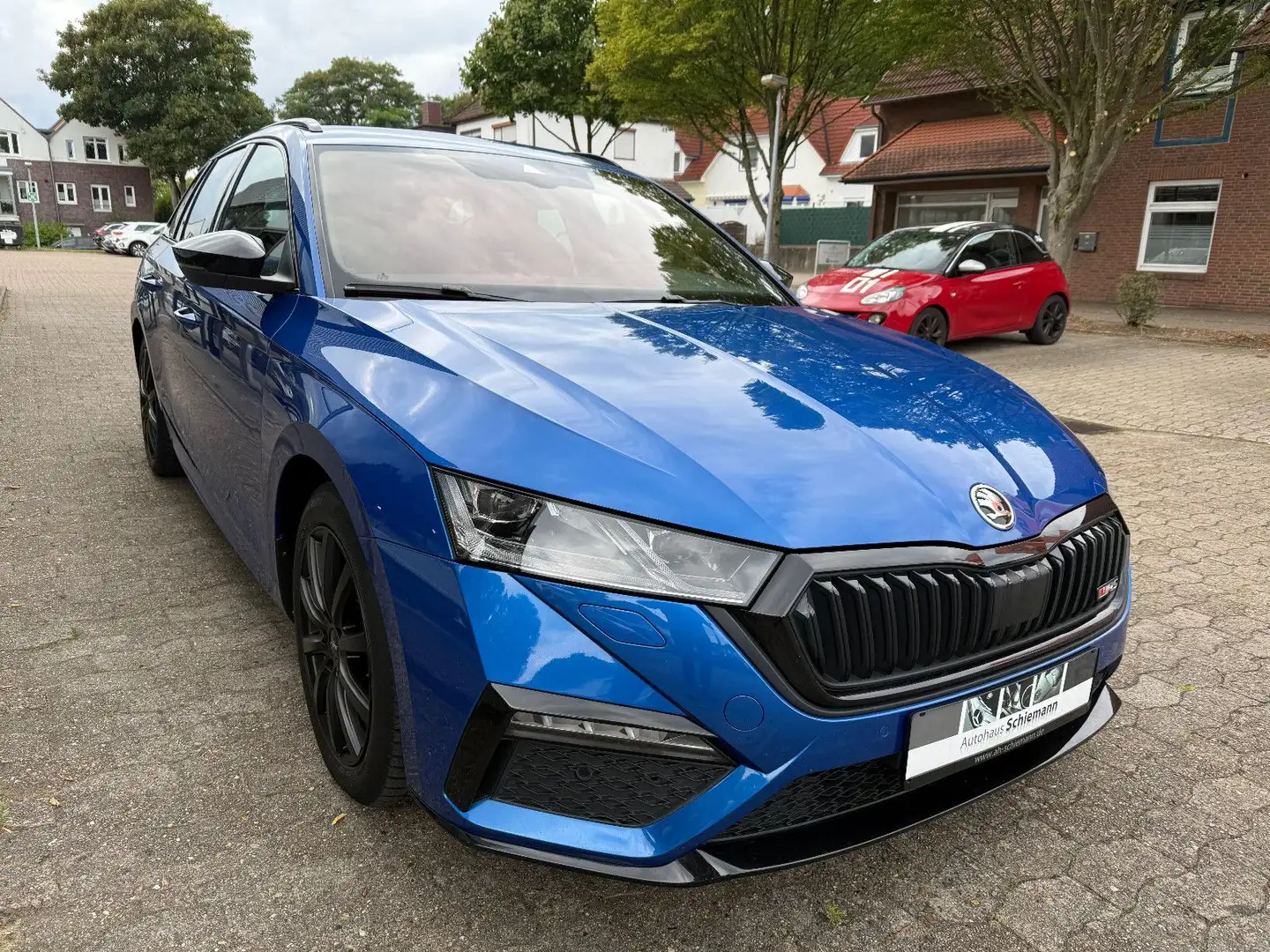 Skoda Octavia Combi 2.0 TDI RS AHK/NAVI/VOLLDIGI./LED Blau - 2