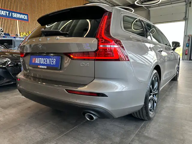 Volvo V60 view 2
