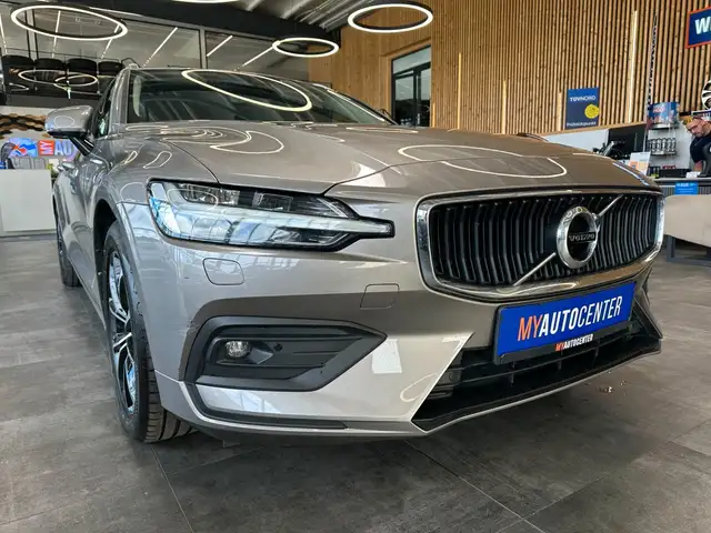 Volvo V60 view 3