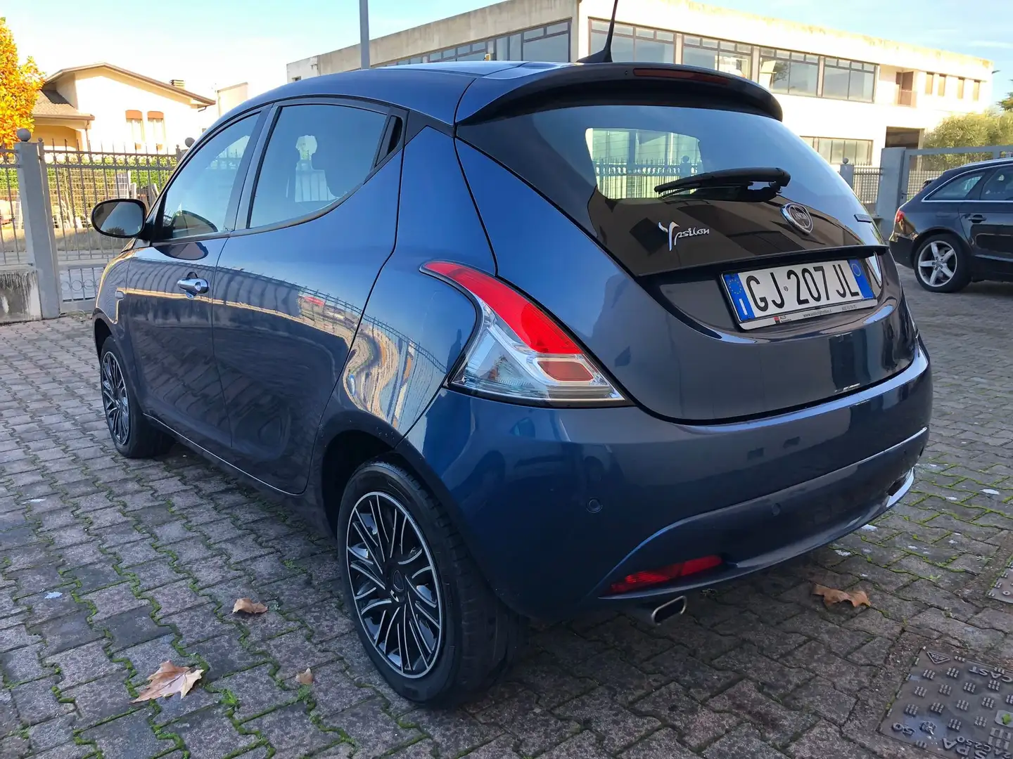 Lancia Ypsilon 2022 1.0 firefly hybrid Gold Blu/Azzurro - 2