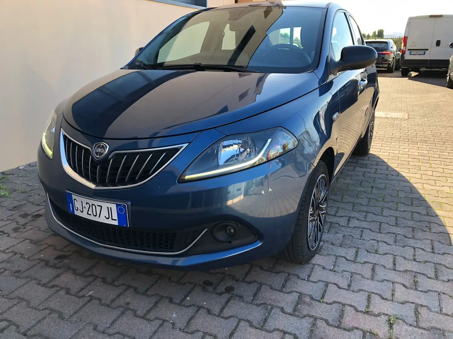 Lancia Ypsilon 2022 1.0 firefly hybrid Gold Blu/Azzurro - 1