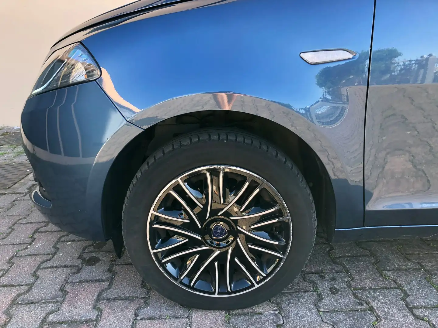 Lancia Ypsilon 2022 1.0 firefly hybrid Gold Blu/Azzurro - 2