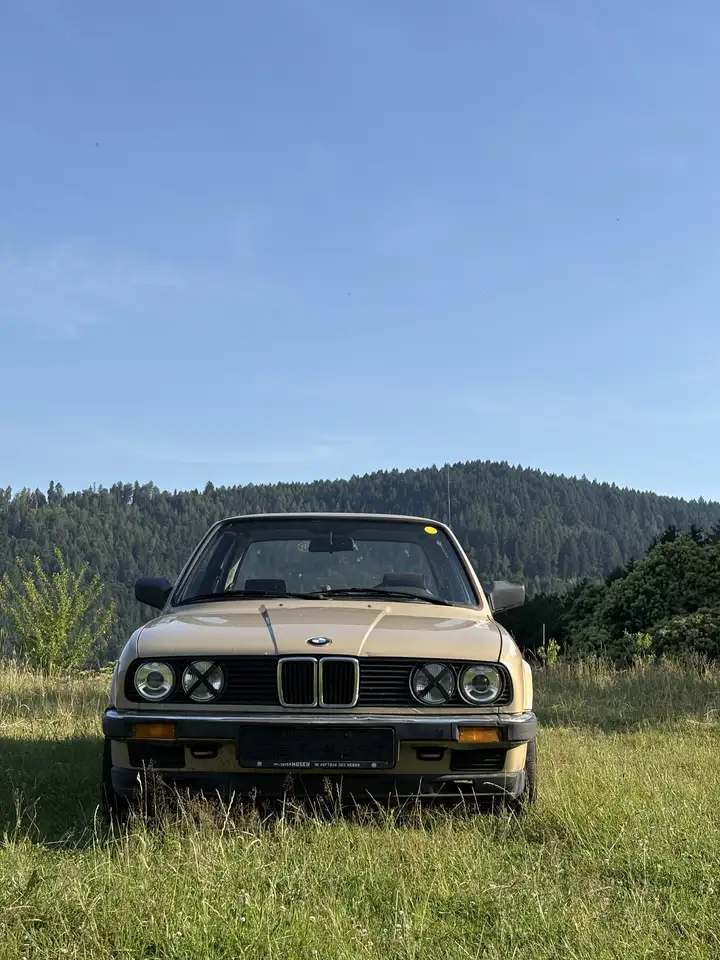 BMW 320 i, foto 2
