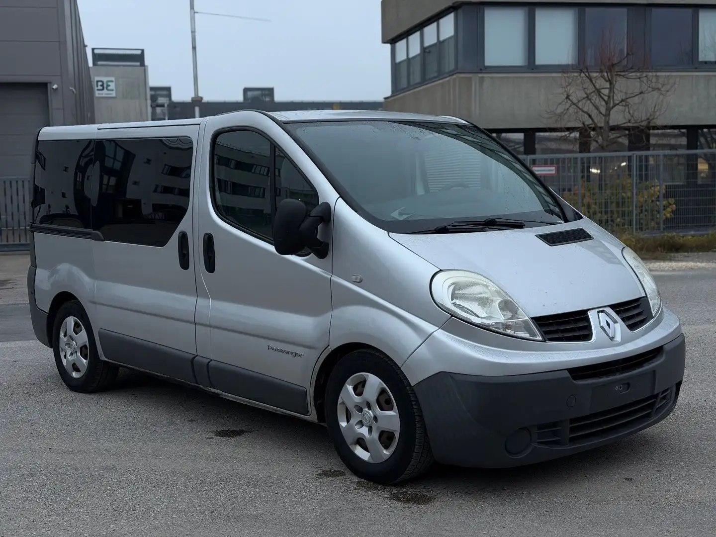 Renault Trafic Combi 2.0 dCi L1H1 9Sitzer Klima TÜV2027 Grau - 2