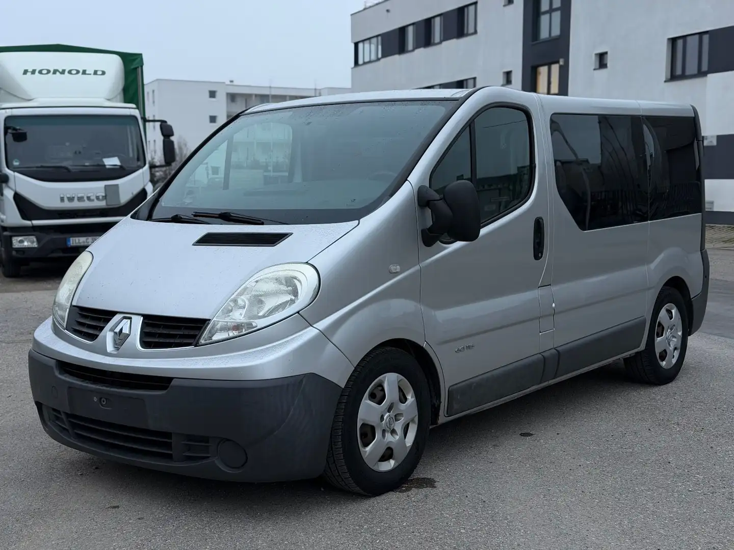 Renault Trafic Combi 2.0 dCi L1H1 9Sitzer Klima TÜV2027 Grau - 1