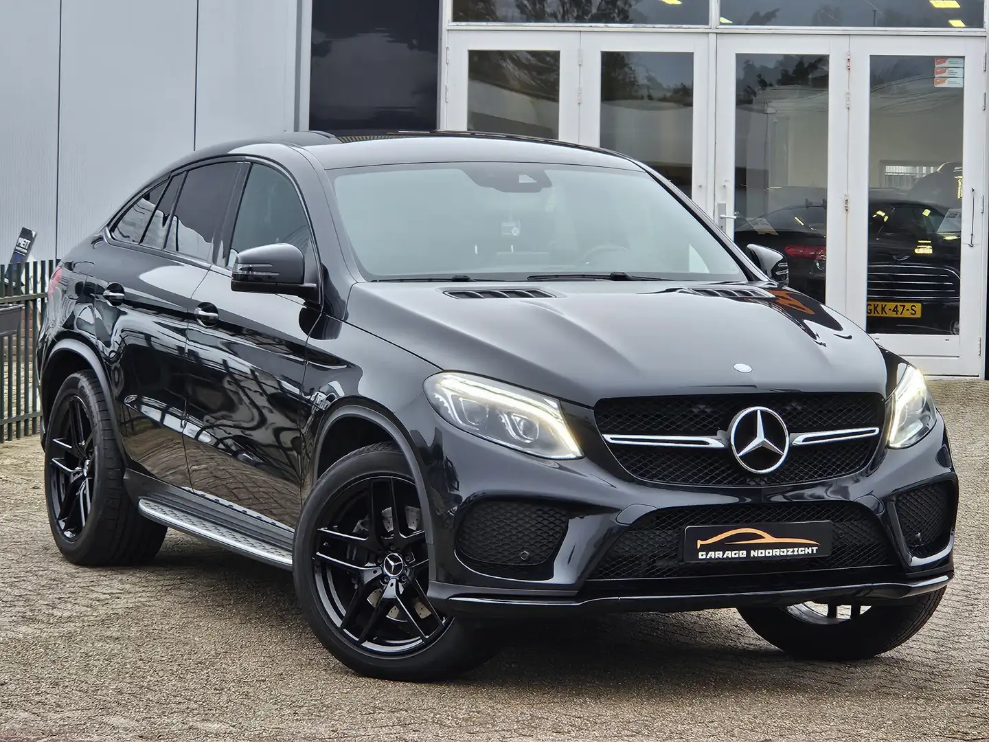 Mercedes-Benz GLE 400 coupe 4MATIC AMG Sport Edition 63AMG UITVOERING ma Zwart - 2