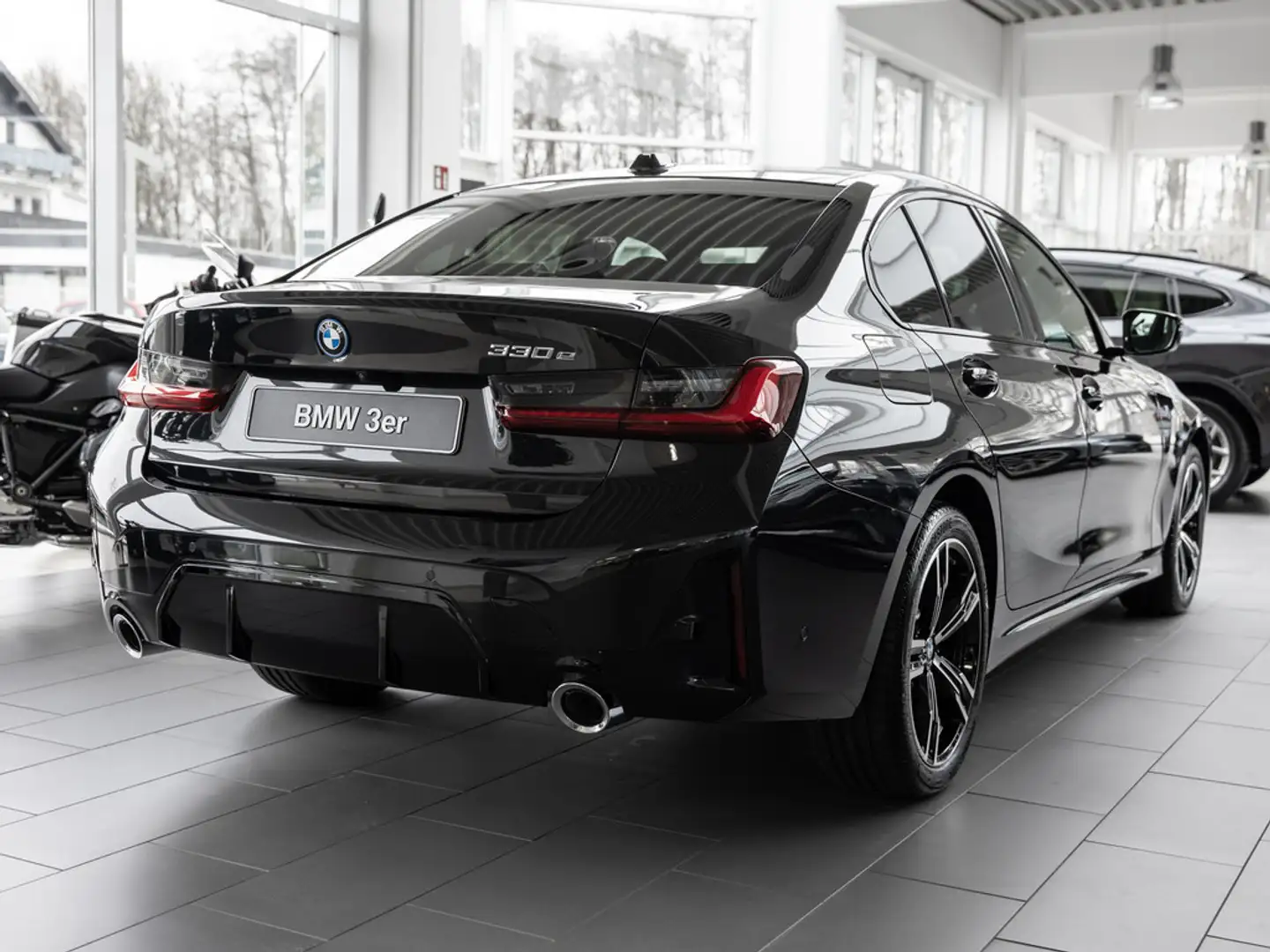BMW 330 e M-Sport LED NAVI SHZ PDC KEYLESS KLIMA Nero - 2