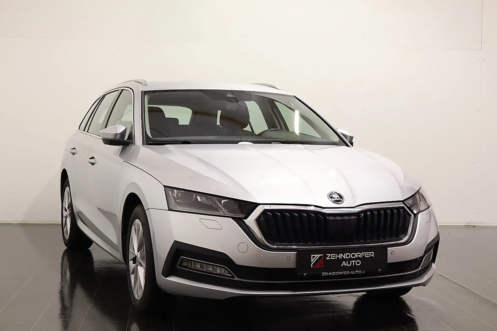 Skoda Octavia Combi 2,0 TDI Style DSG / MATRIX / RFK / Bremse... Silber - 1