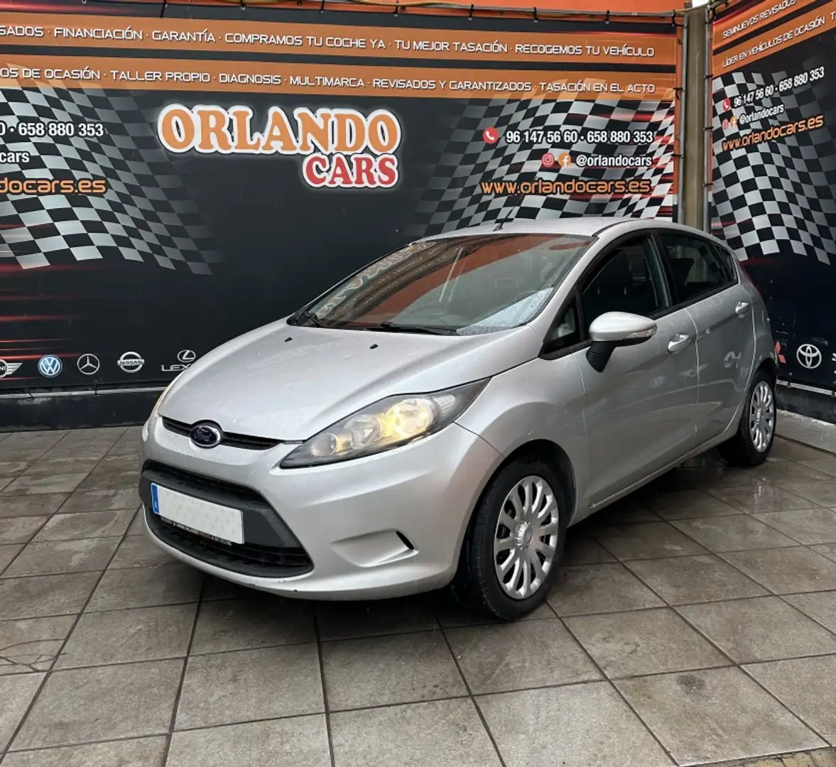 Ford Fiesta 1.25 Trend 82 Gris - 1