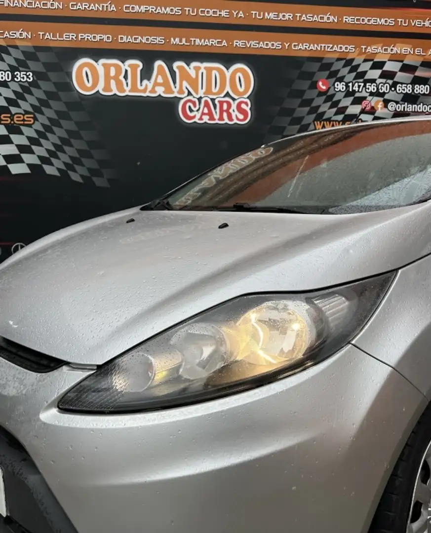 Ford Fiesta 1.25 Trend 82 Gris - 2