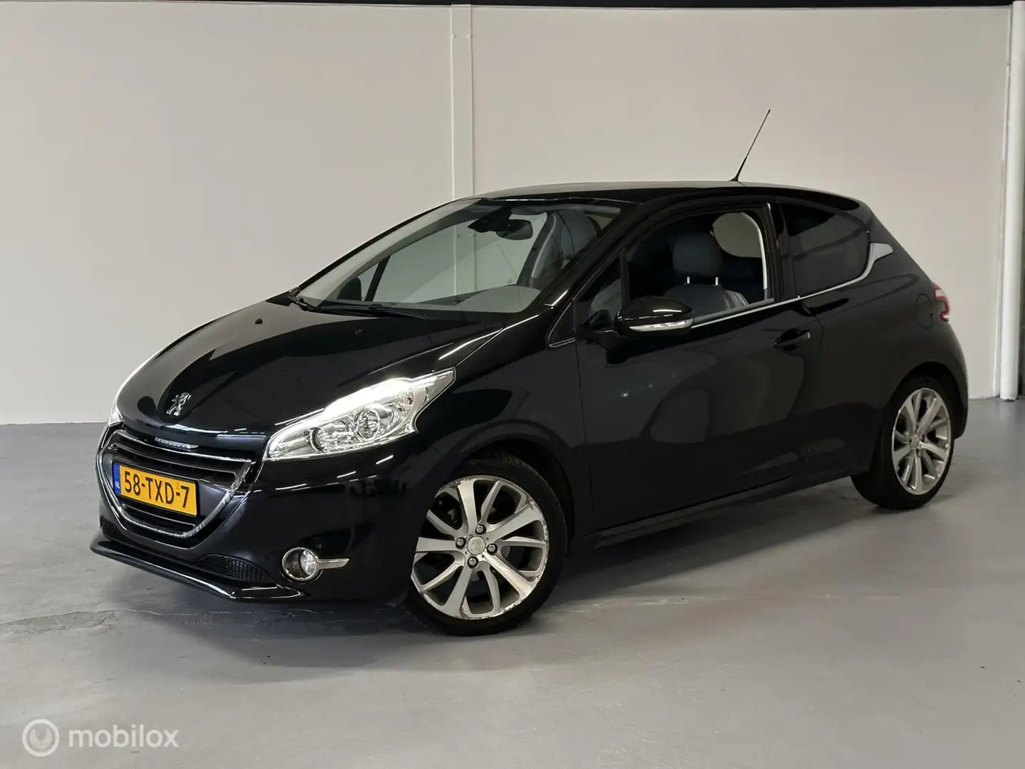 Peugeot 208 1.6 VTi Allure Half Leer,Navi, Stoelverwarming Zwart - 1