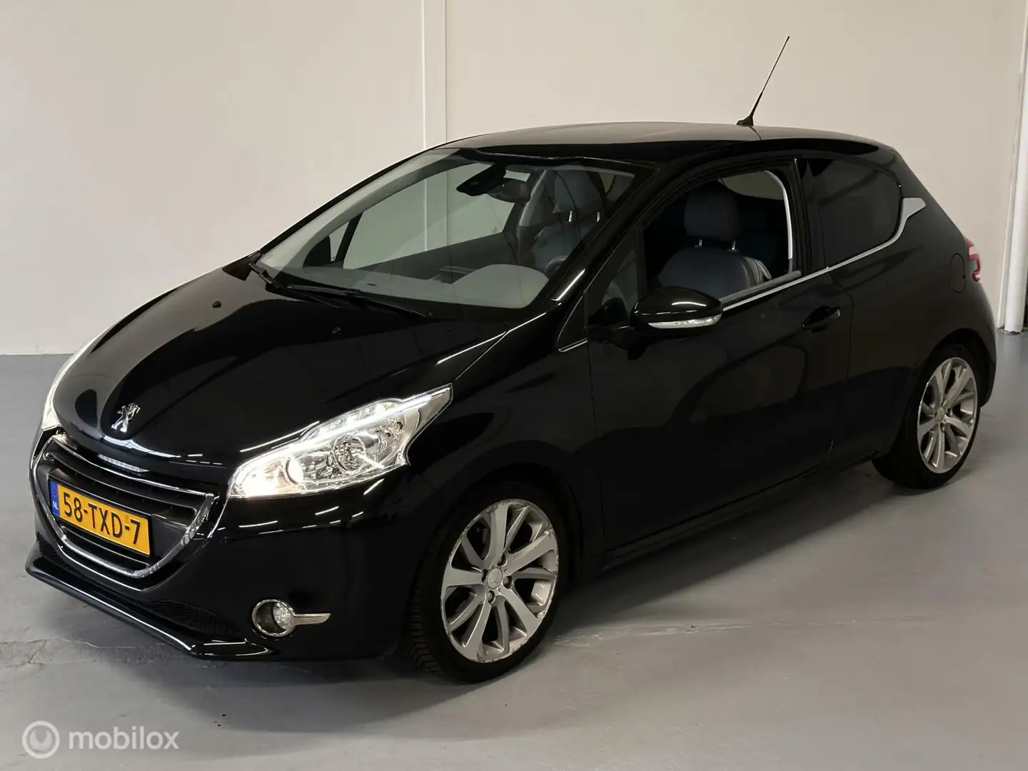 Peugeot 208 1.6 VTi Allure Half Leer,Navi, Stoelverwarming Zwart - 2
