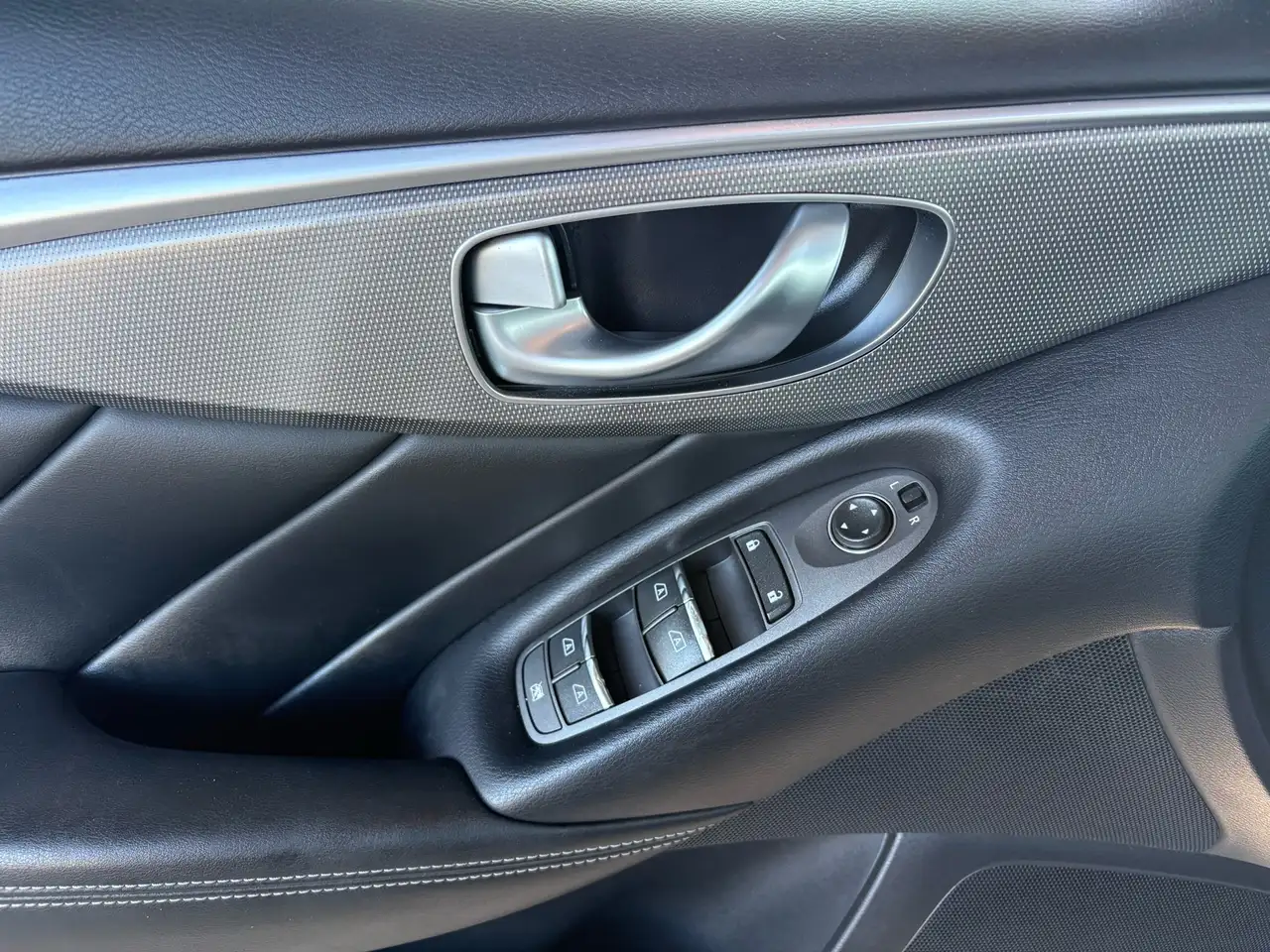 Infiniti Q50 fotografie Infiniti Q50