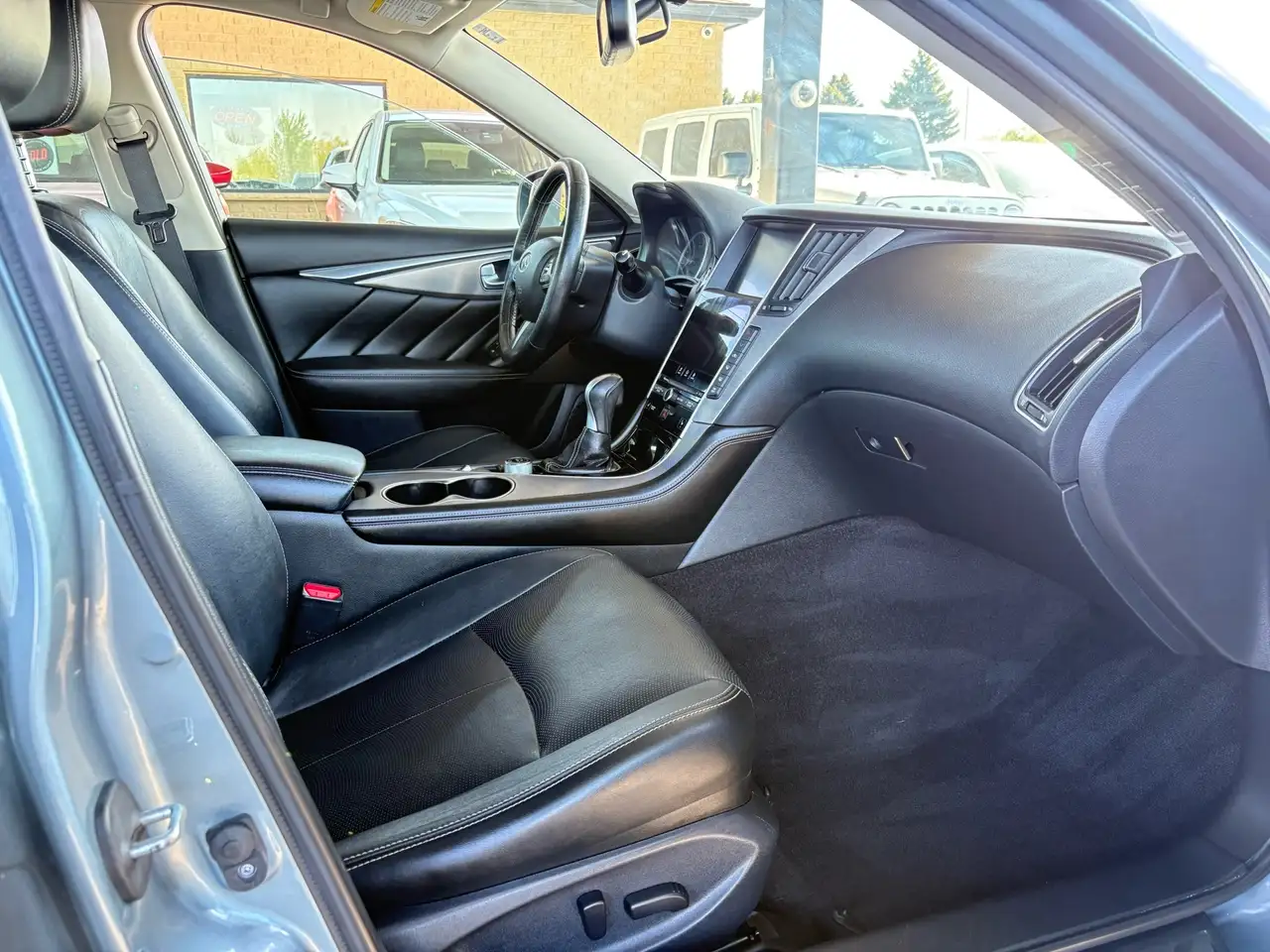 Infiniti Q50 fotografie Infiniti Q50