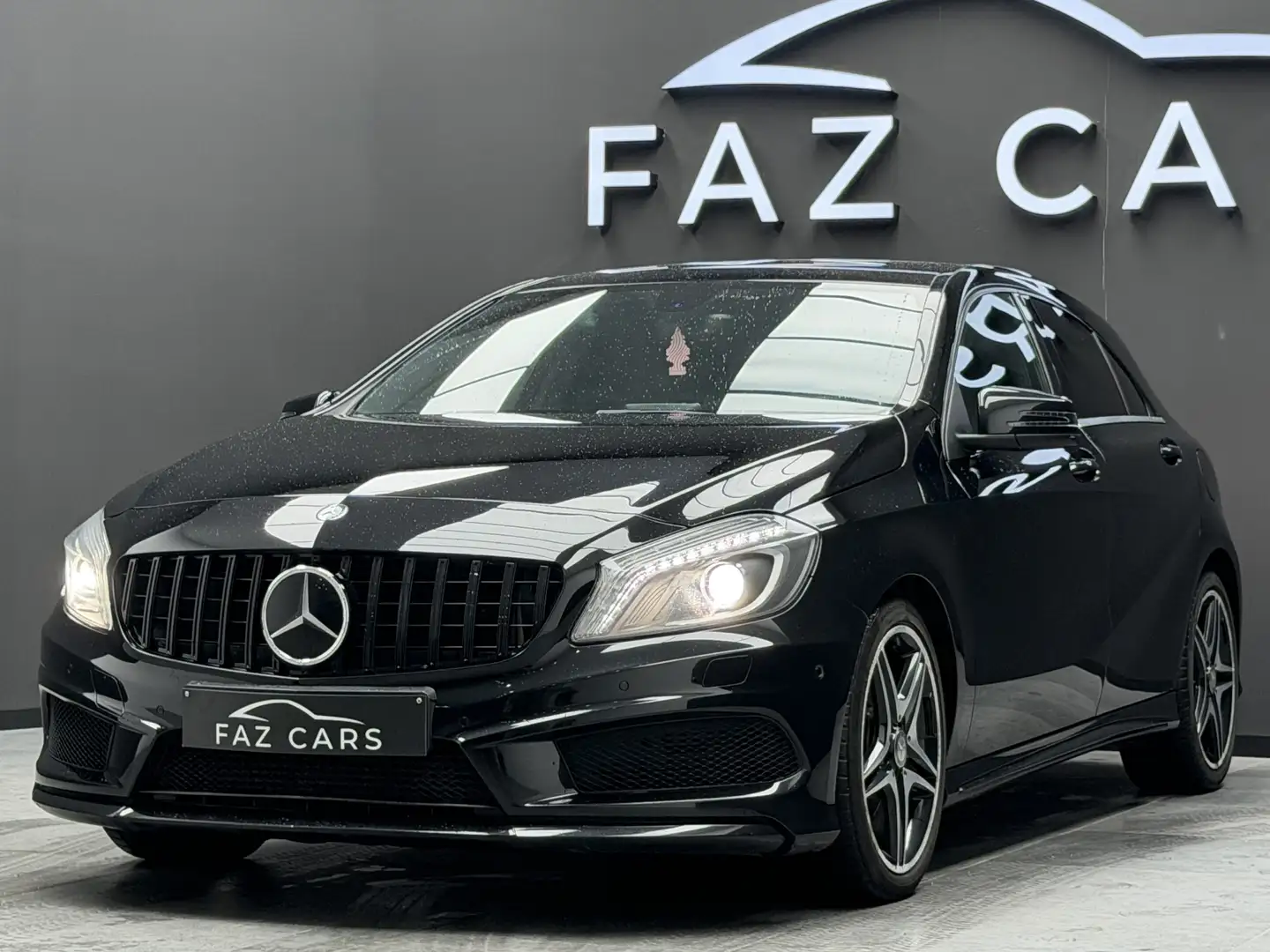 Mercedes-Benz A 180 1.6 BlueEFFICIENCY *PACK AMG + JANTES + GARANTIE* Schwarz - 2