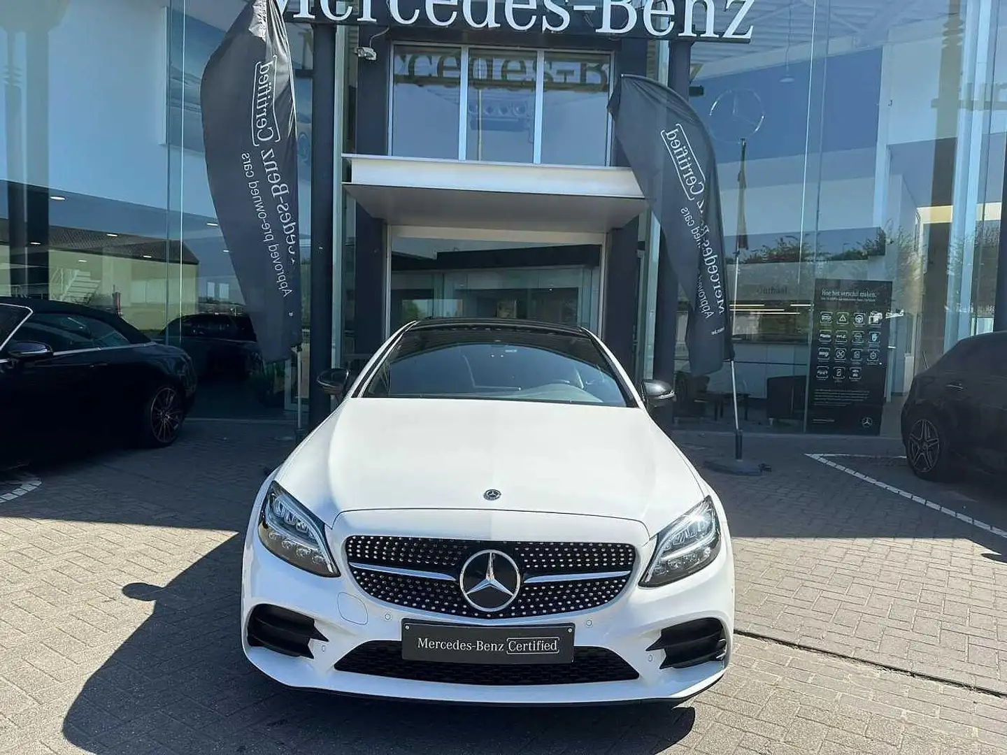 Mercedes-Benz C 180 Coupé AMG-LINE Wit - 2