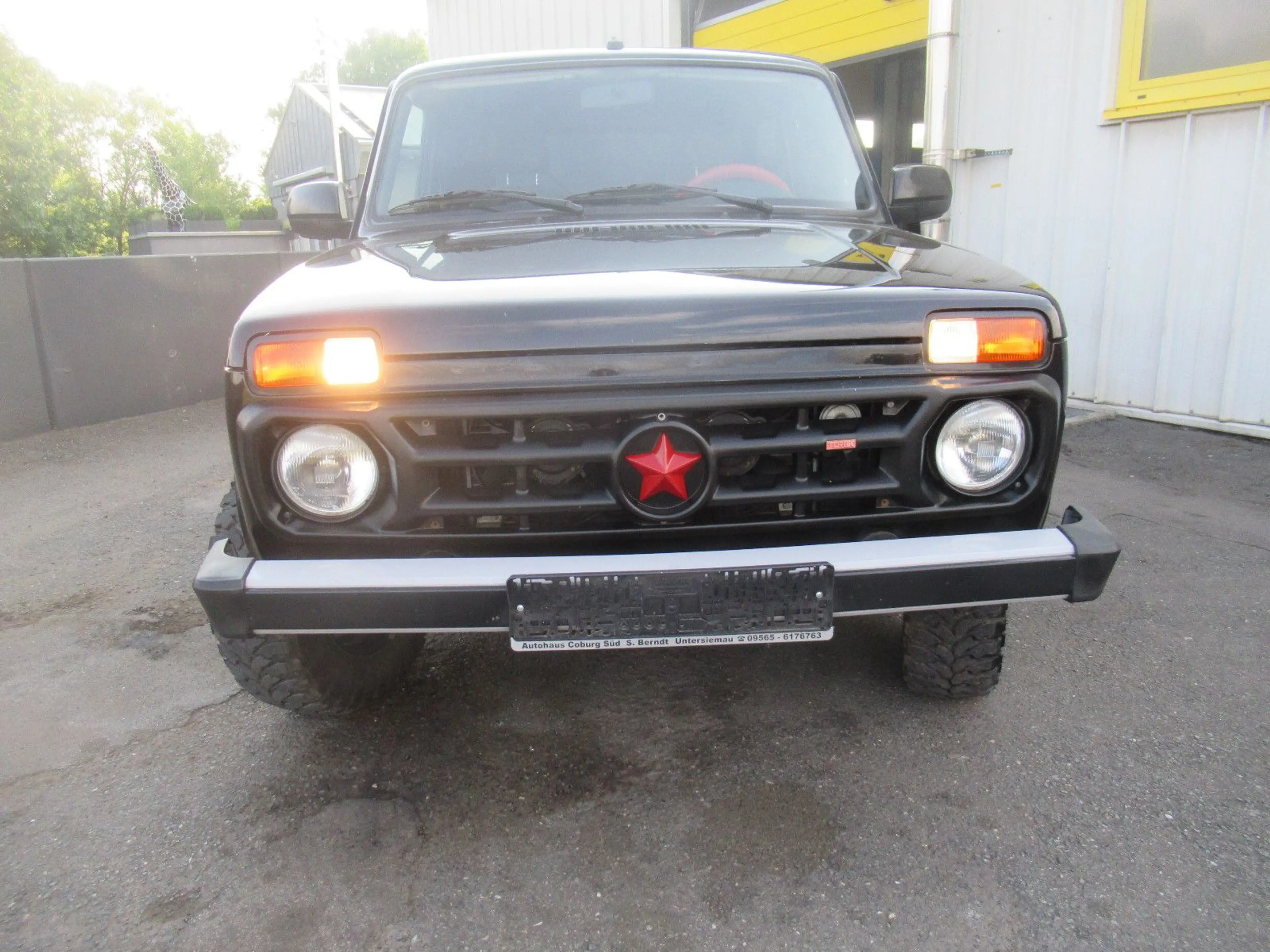 Lada Niva 4x4 DOTZ AHK Roter STERN v. VERTRAGSHÄNDLER — photo 2