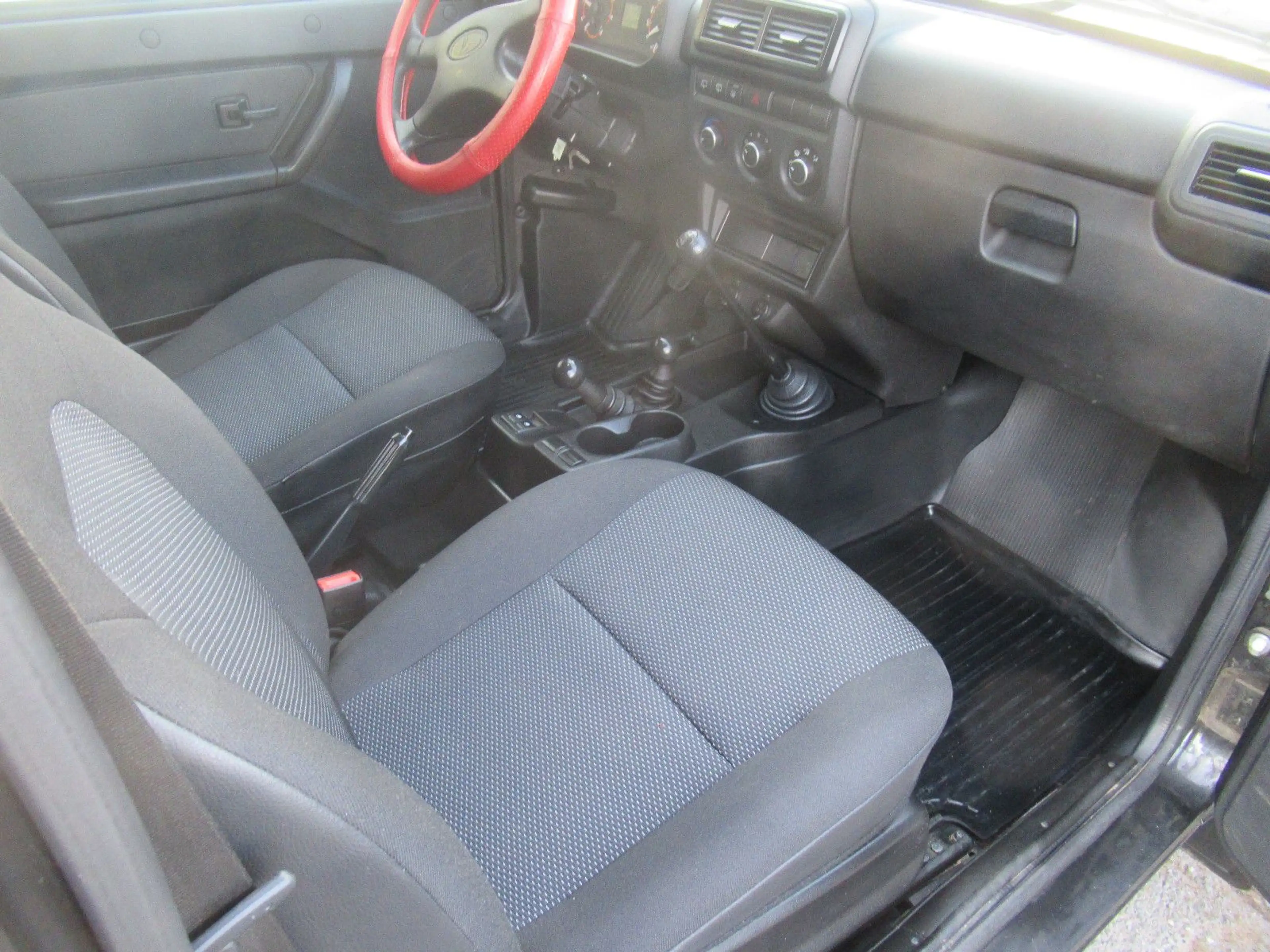 Lada Niva 4x4 DOTZ AHK Roter STERN v. VERTRAGSHÄNDLER — photo 8